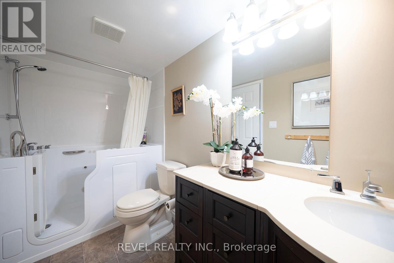 501 - 11 Mill Pond Court, Norfolk, ON - Indoor Photo Showing Bathroom