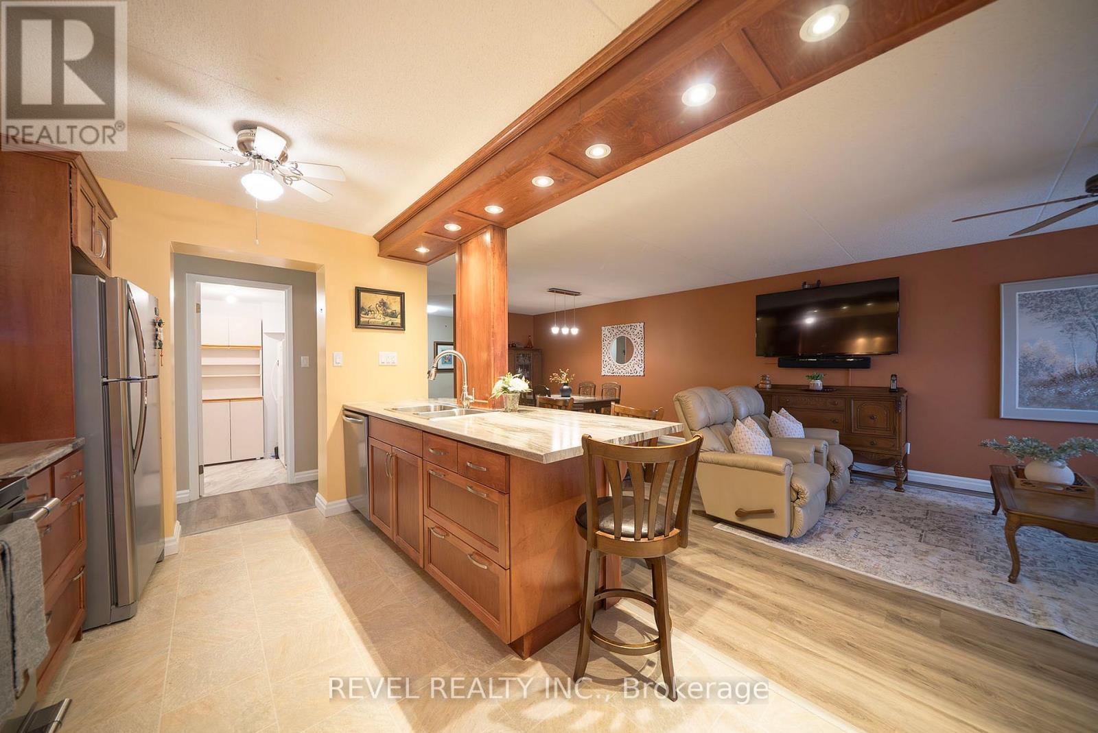 501 - 11 Mill Pond Court, Norfolk, ON - Indoor Photo Showing Kitchen