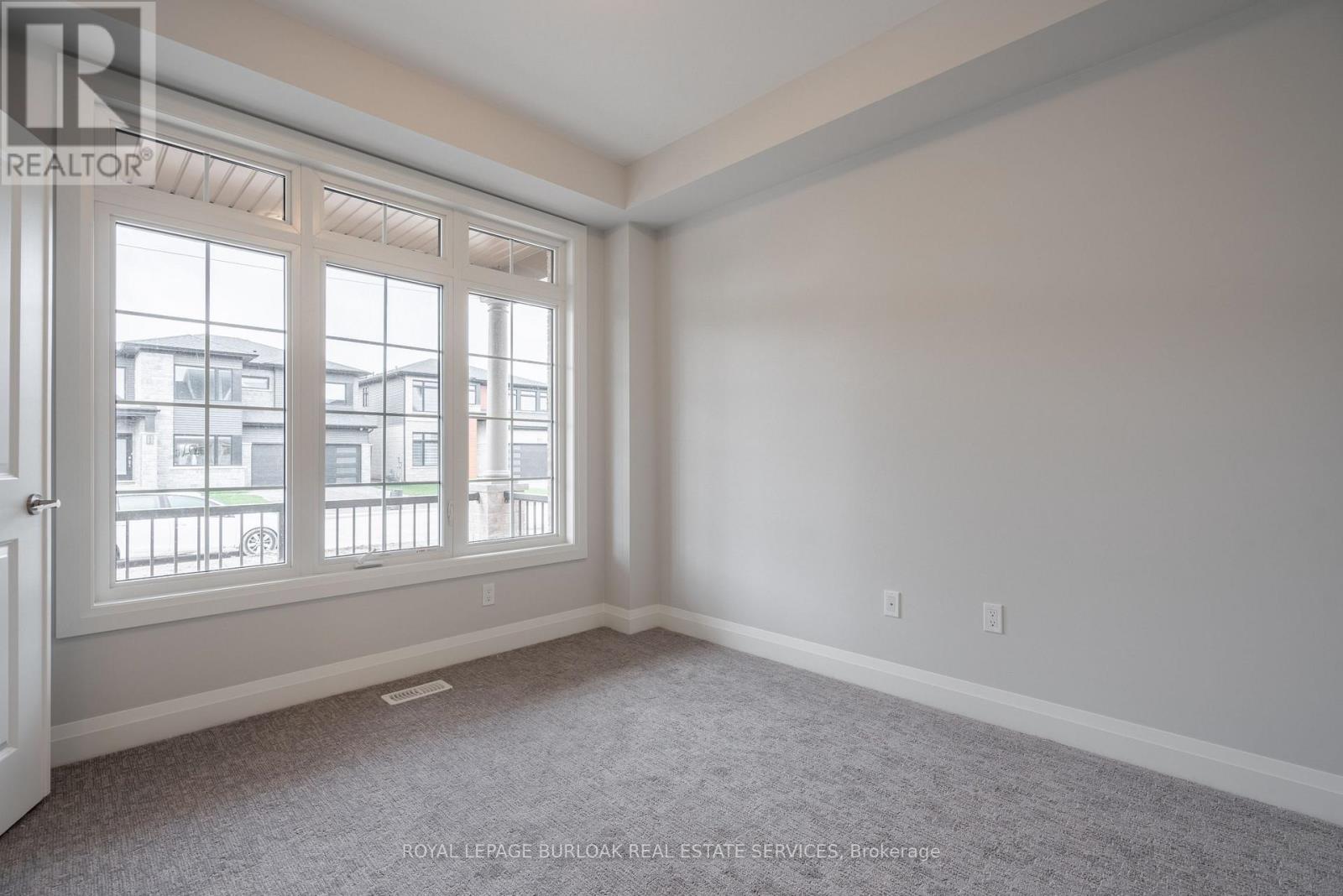 7482 Sherrilee Crescent, Niagara Falls, ON - Indoor Photo Showing Other Room