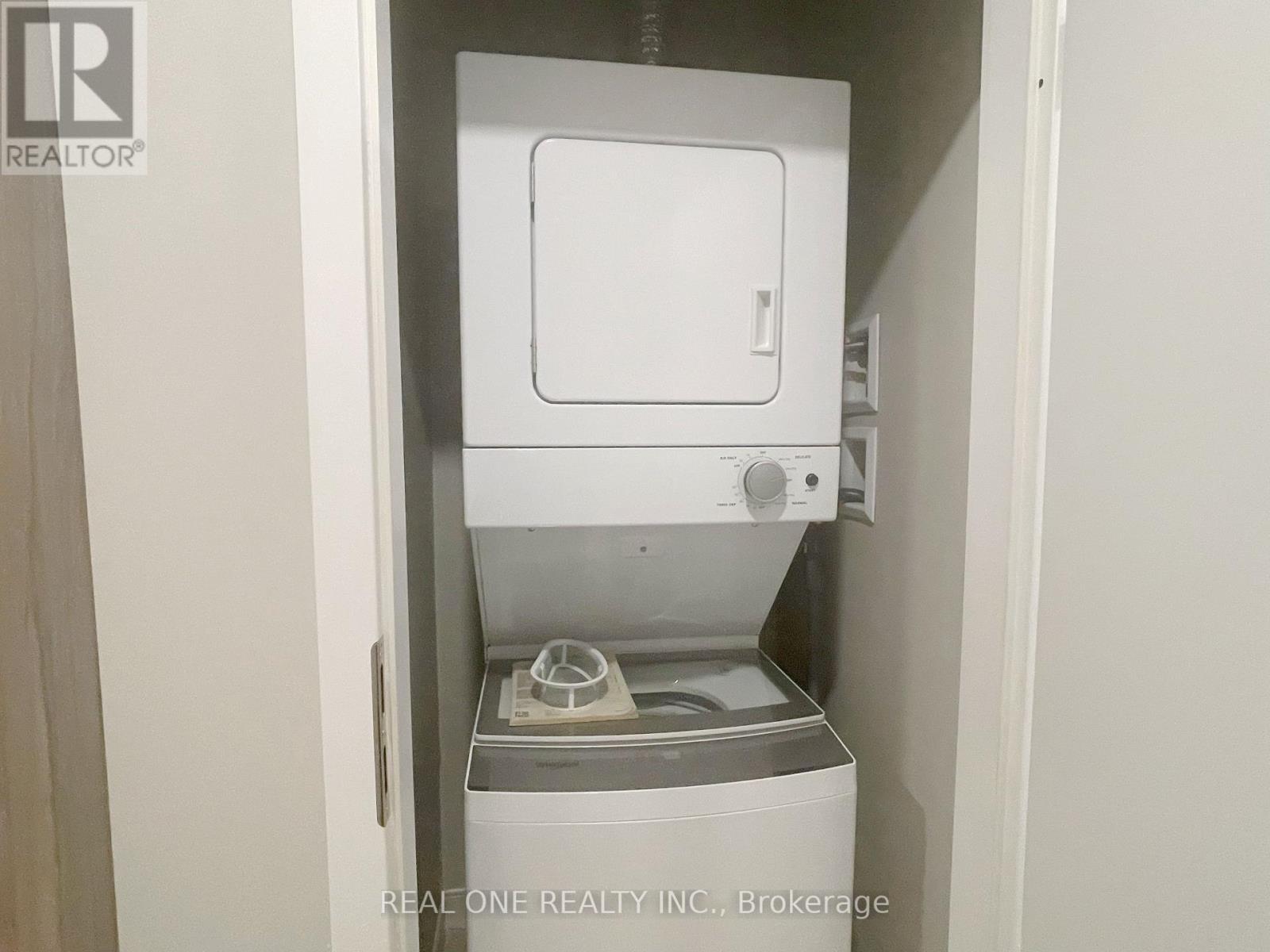 2409 - 20 George Street, Hamilton, ON - Indoor Photo Showing Laundry Room