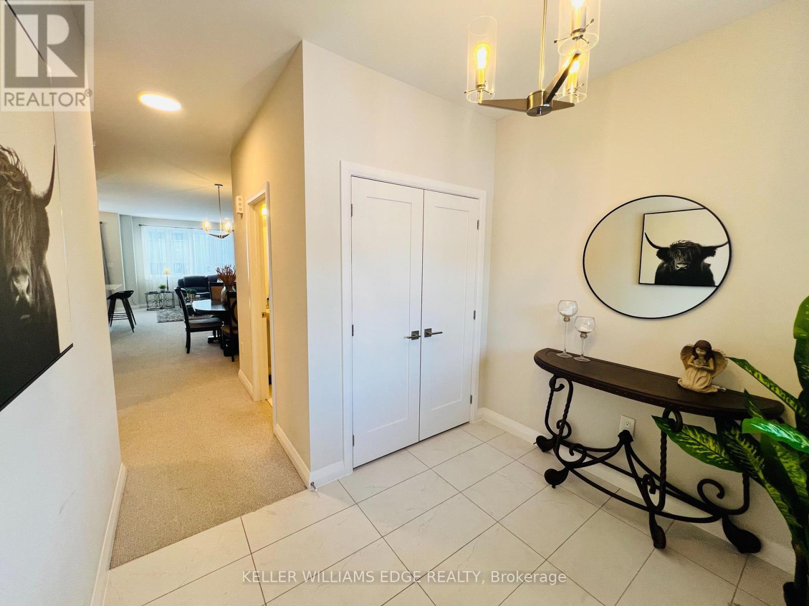 11 Cherry Blossom Heights, Hamilton, ON - Indoor Photo Showing Other Room