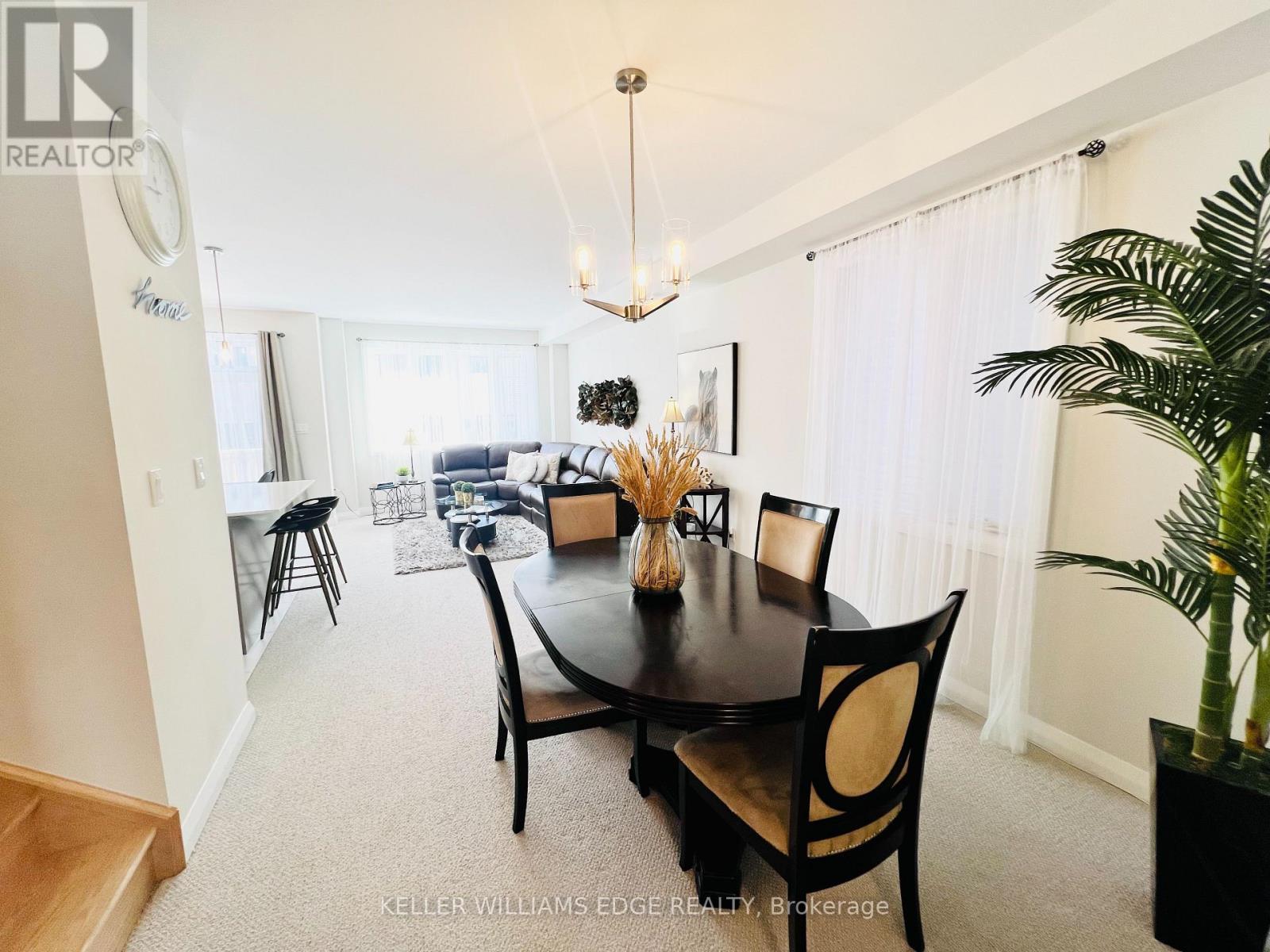 11 Cherry Blossom Heights, Hamilton, ON - Indoor Photo Showing Dining Room