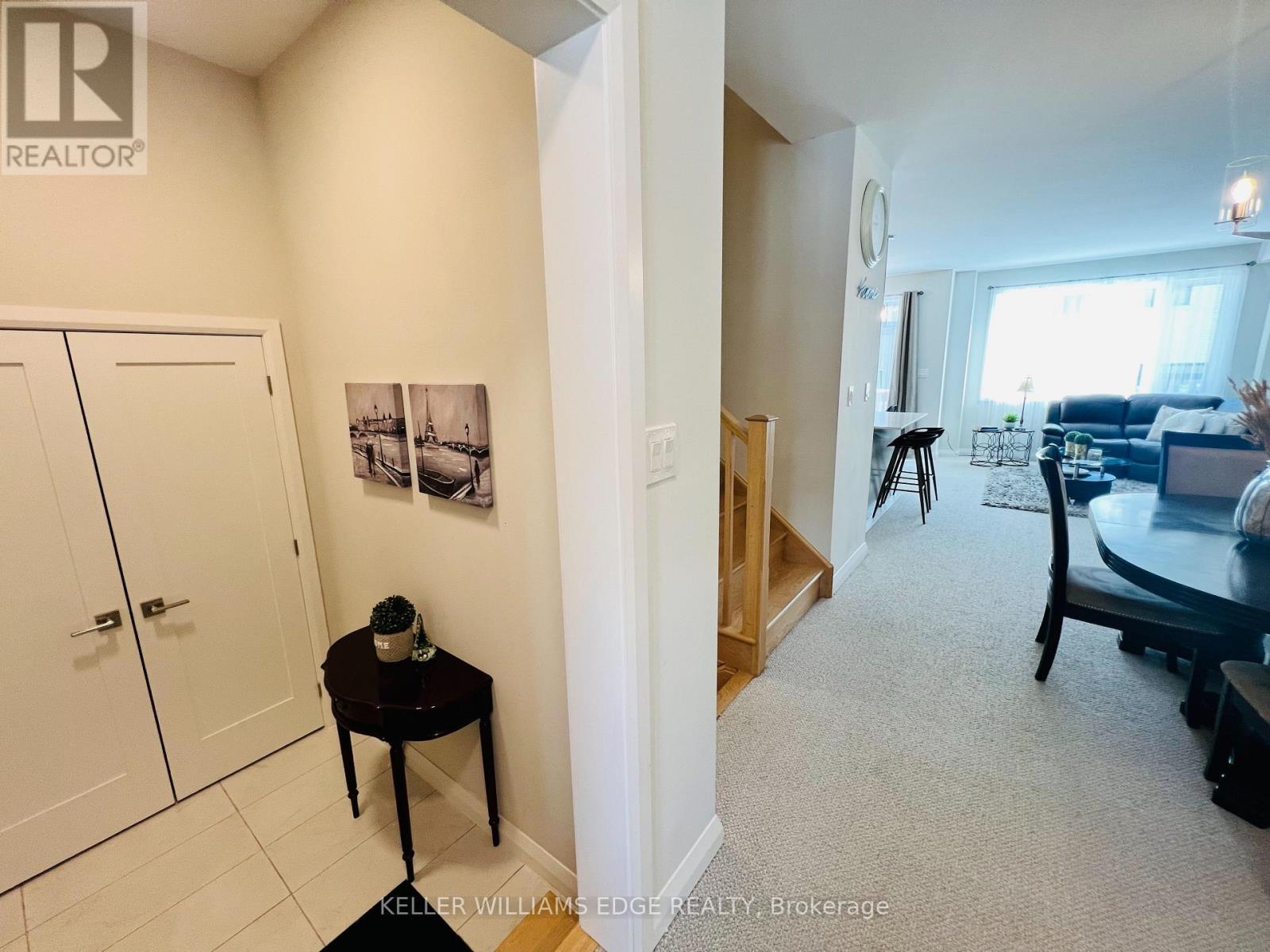 11 Cherry Blossom Heights, Hamilton, ON - Indoor Photo Showing Other Room