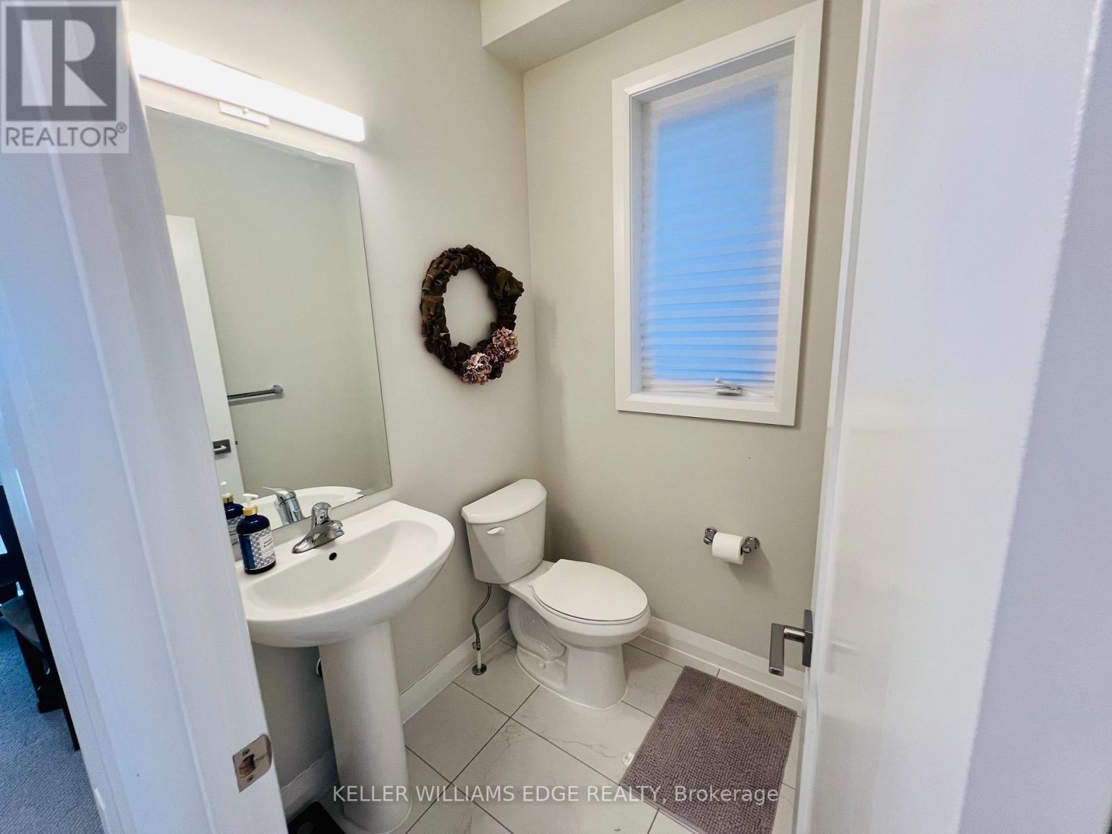 11 Cherry Blossom Heights, Hamilton, ON - Indoor Photo Showing Bathroom