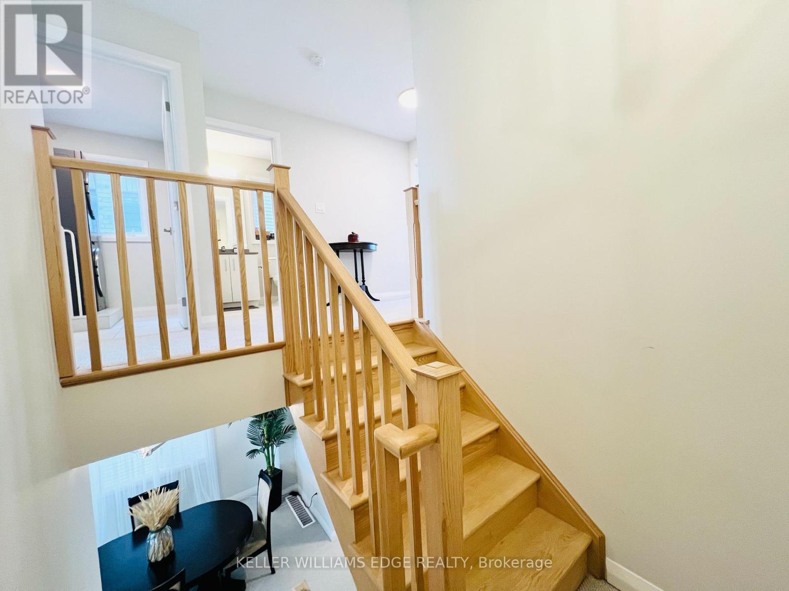 11 Cherry Blossom Heights, Hamilton, ON - Indoor Photo Showing Other Room