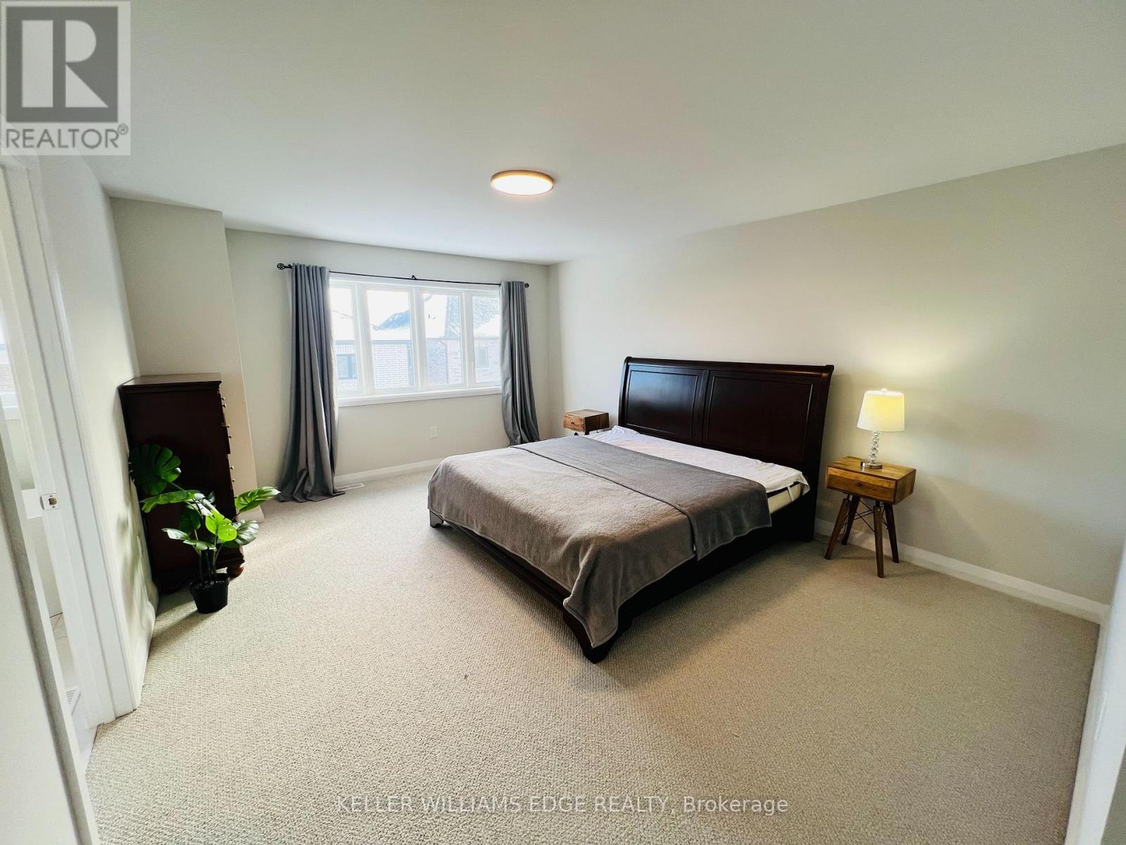11 Cherry Blossom Heights, Hamilton, ON - Indoor Photo Showing Bedroom