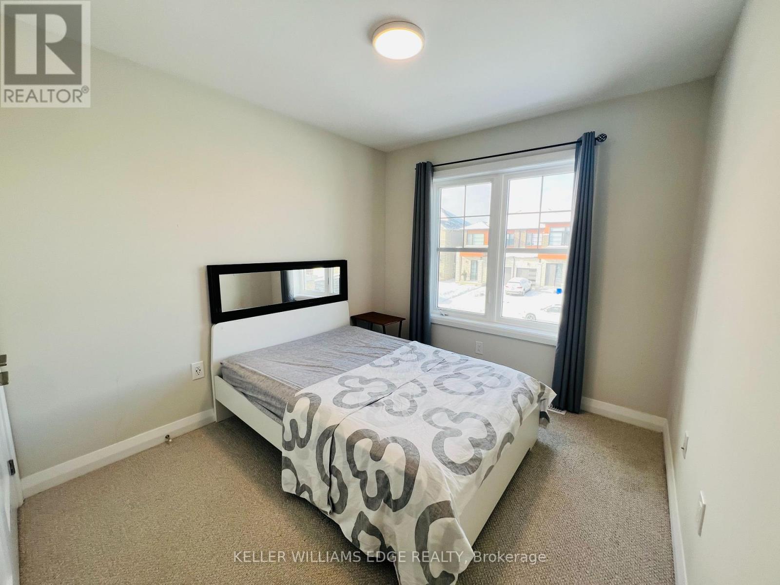 11 Cherry Blossom Heights, Hamilton, ON - Indoor Photo Showing Bedroom