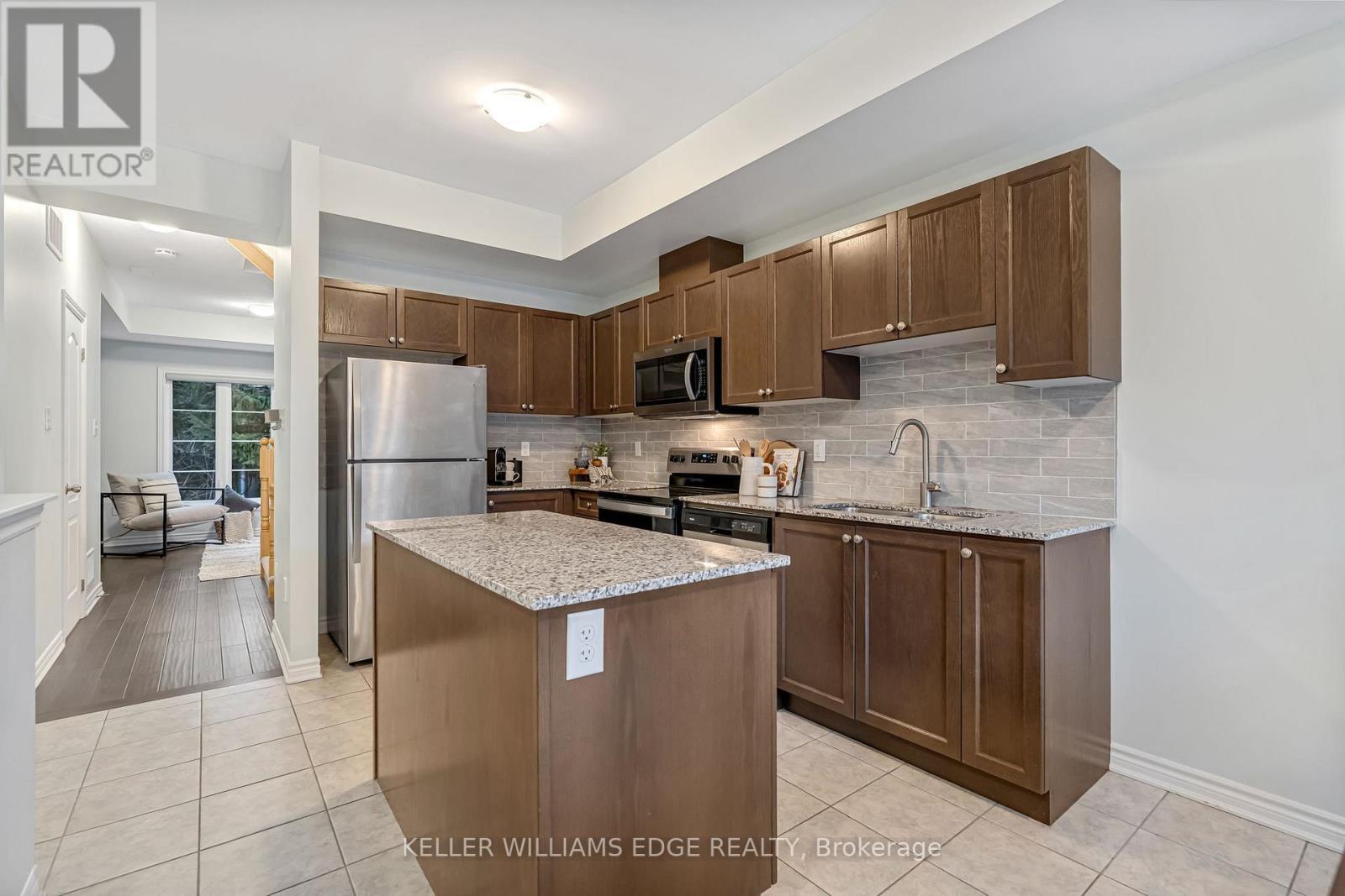 21 - 383 Dundas Street E, Hamilton, ON - Indoor Photo Showing Kitchen