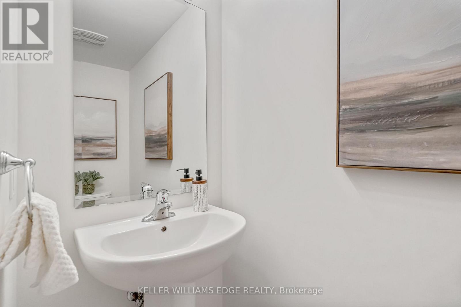 21 - 383 Dundas Street E, Hamilton, ON - Indoor Photo Showing Bathroom