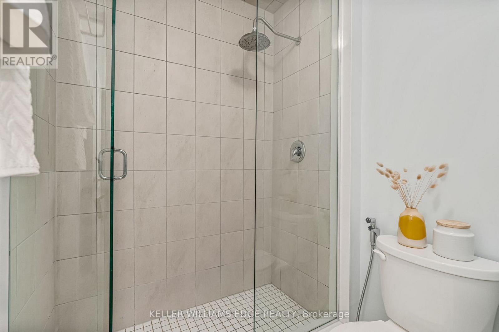 21 - 383 Dundas Street E, Hamilton, ON - Indoor Photo Showing Bathroom