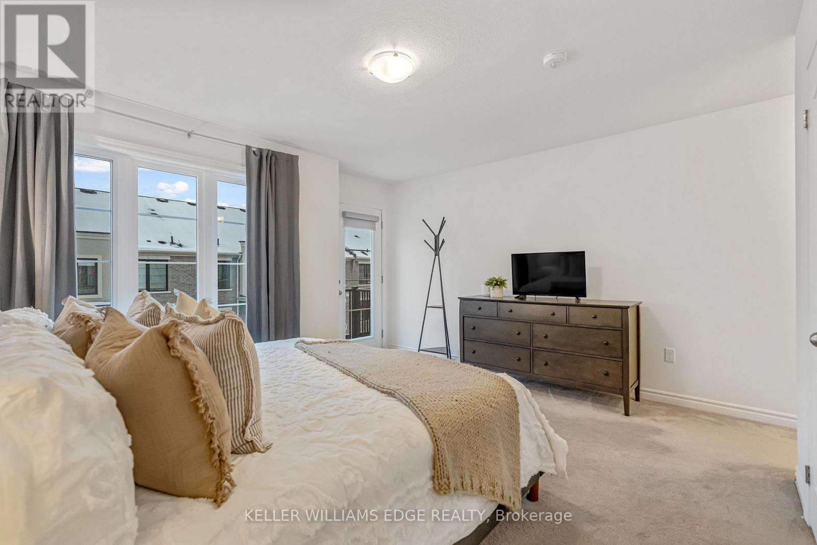 21 - 383 Dundas Street E, Hamilton, ON - Indoor Photo Showing Bedroom