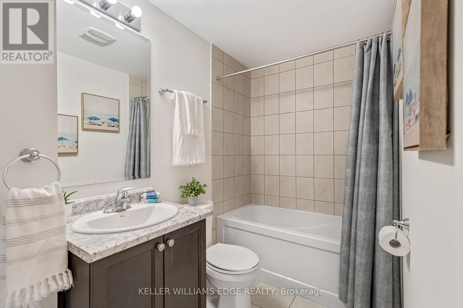 21 - 383 Dundas Street E, Hamilton, ON - Indoor Photo Showing Bathroom