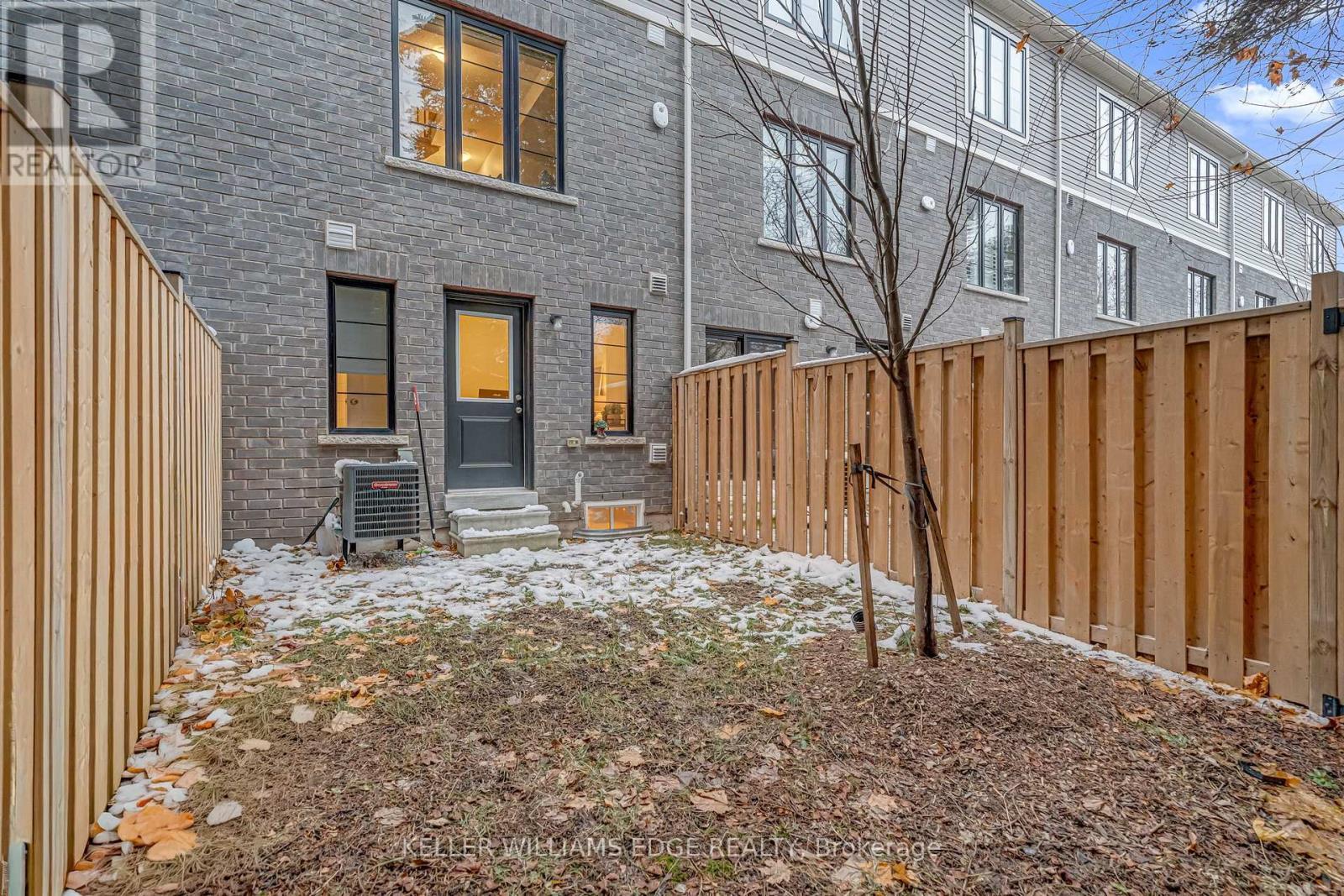 21 - 383 Dundas Street E, Hamilton, ON - Outdoor