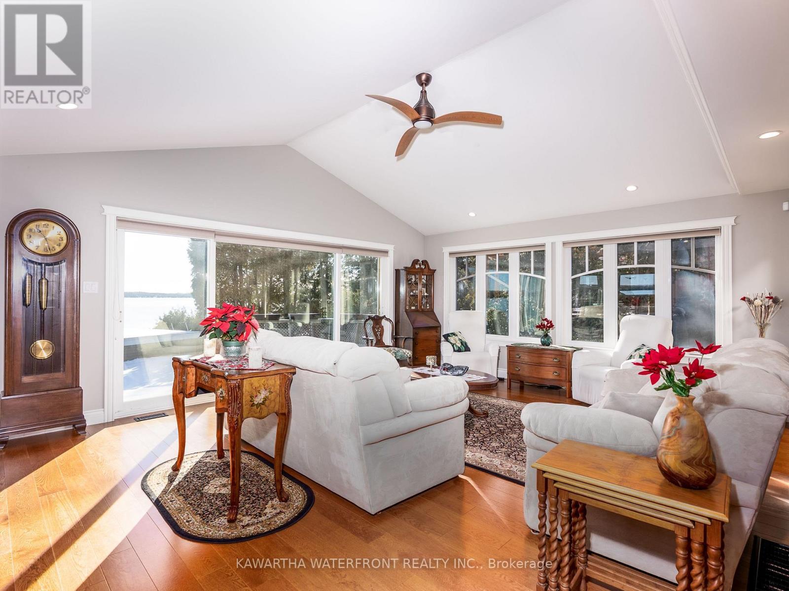 Living Room - 48 Maple Avenue, Kawartha Lakes (Bexley), ON - Indoor Photo Showing Living Room