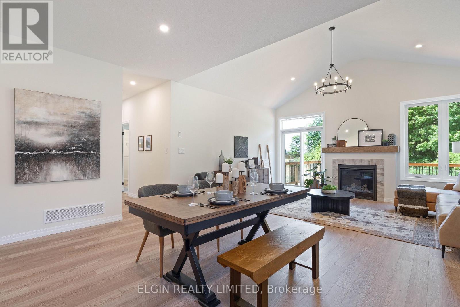 25 Dunning Way, St. Thomas, ON - Indoor With Fireplace