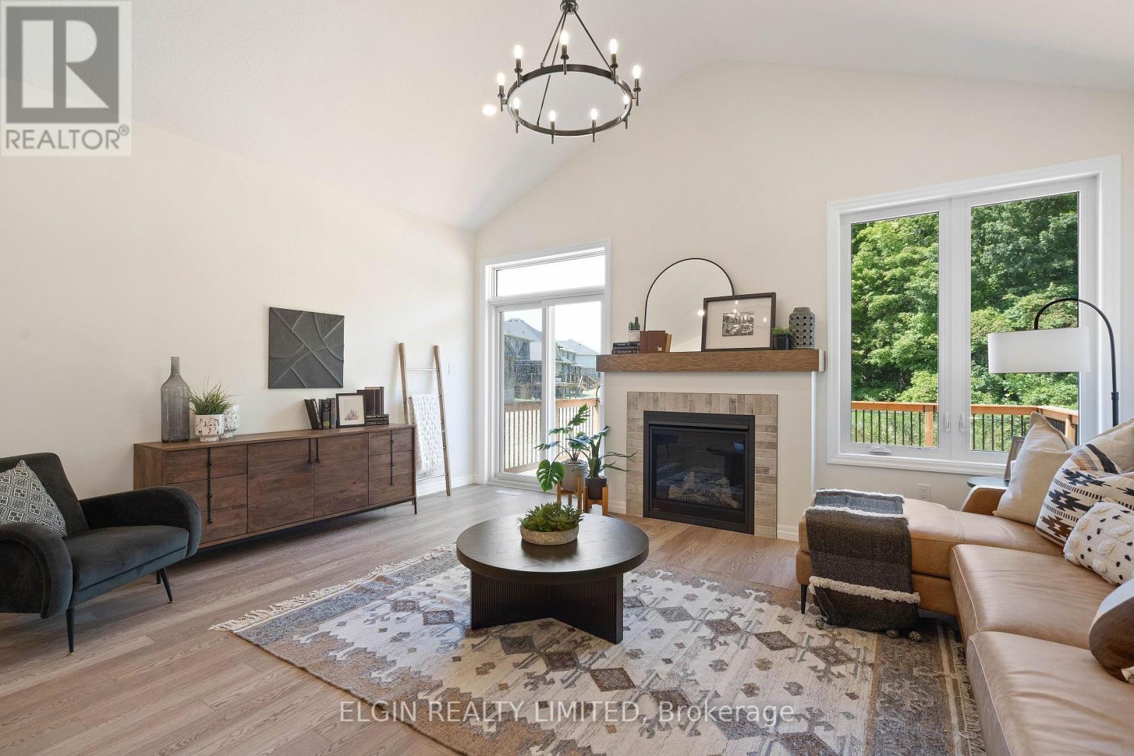 25 Dunning Way, St. Thomas, ON - Indoor Photo Showing Living Room With Fireplace