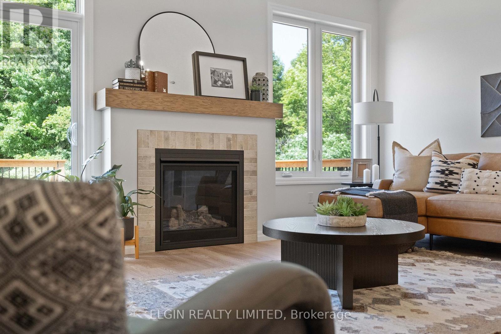 25 Dunning Way, St. Thomas, ON - Indoor Photo Showing Living Room With Fireplace