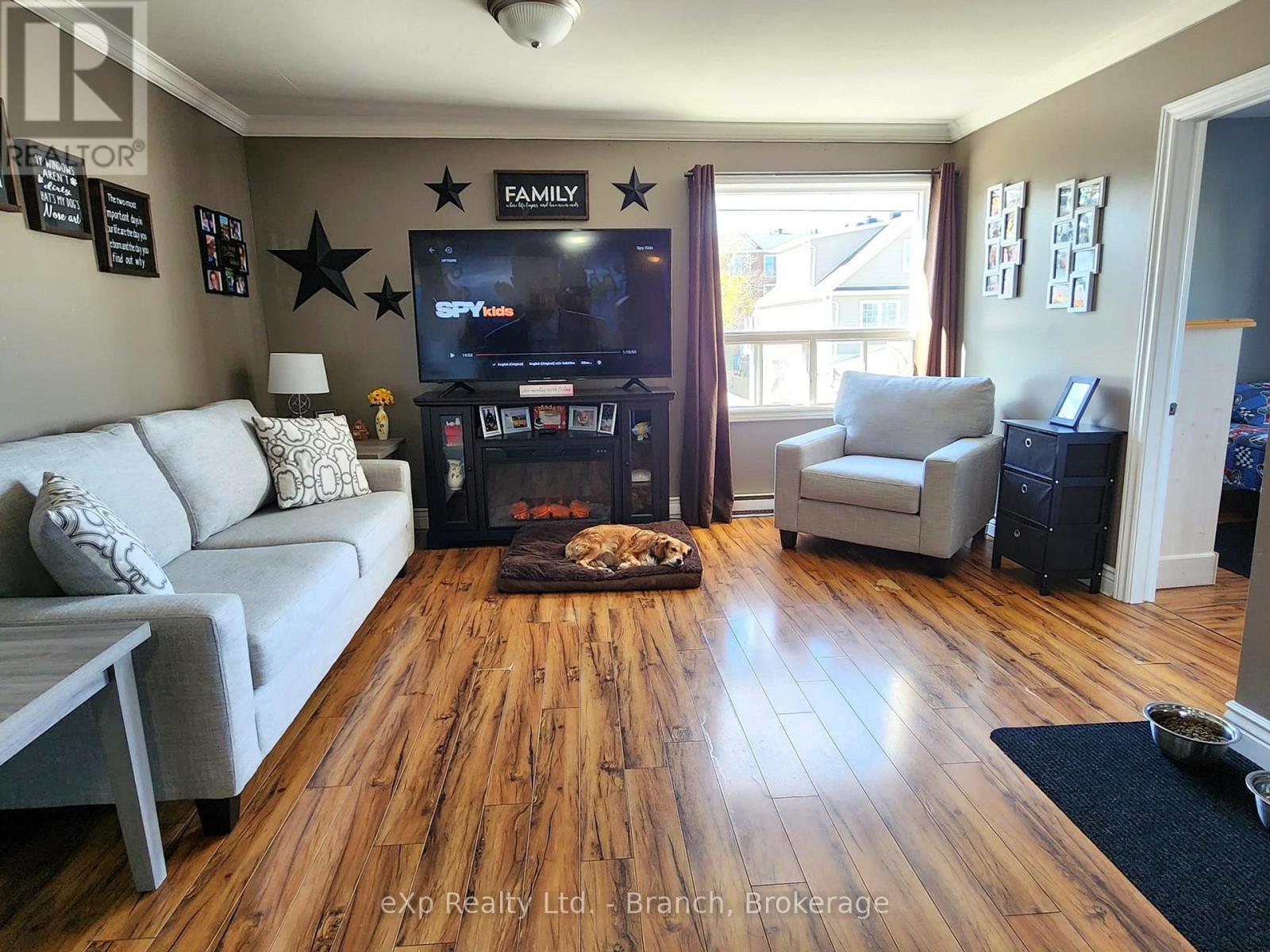 13 Main Street, Kirkland Lake (Kl & Area), ON - Indoor Photo Showing Living Room