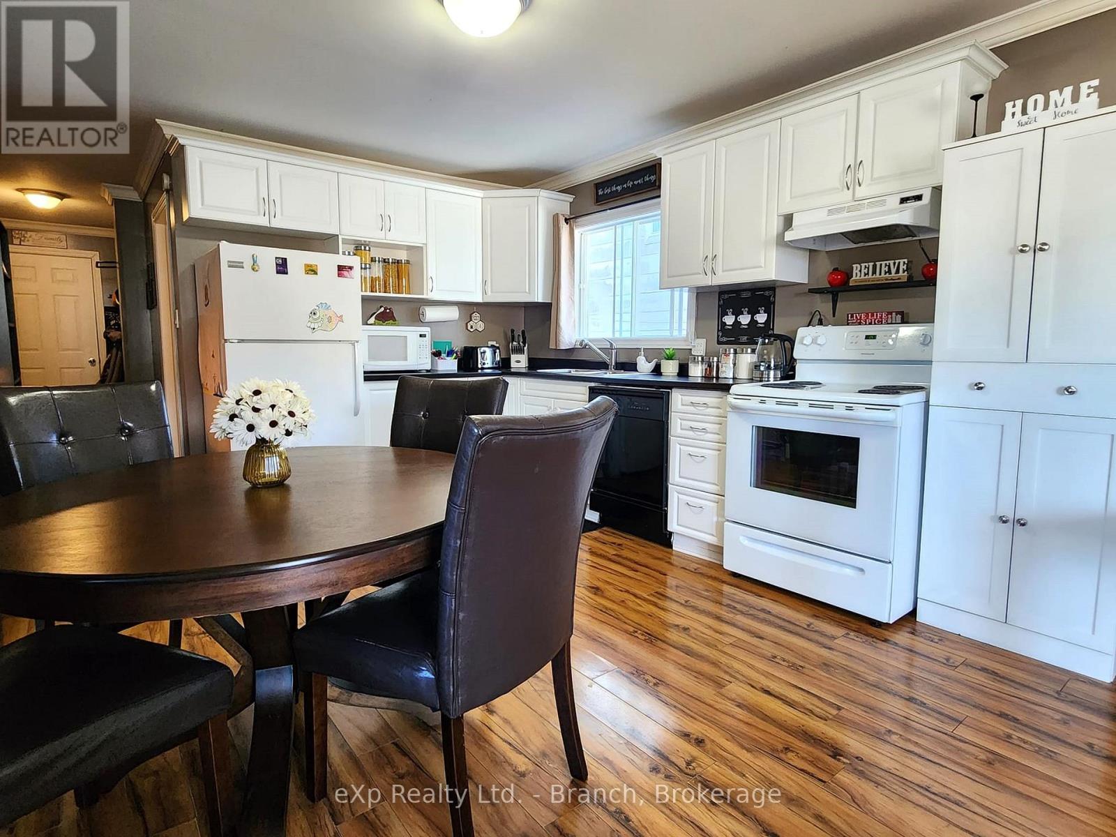13 Main Street, Kirkland Lake (Kl & Area), ON - Indoor Photo Showing Kitchen