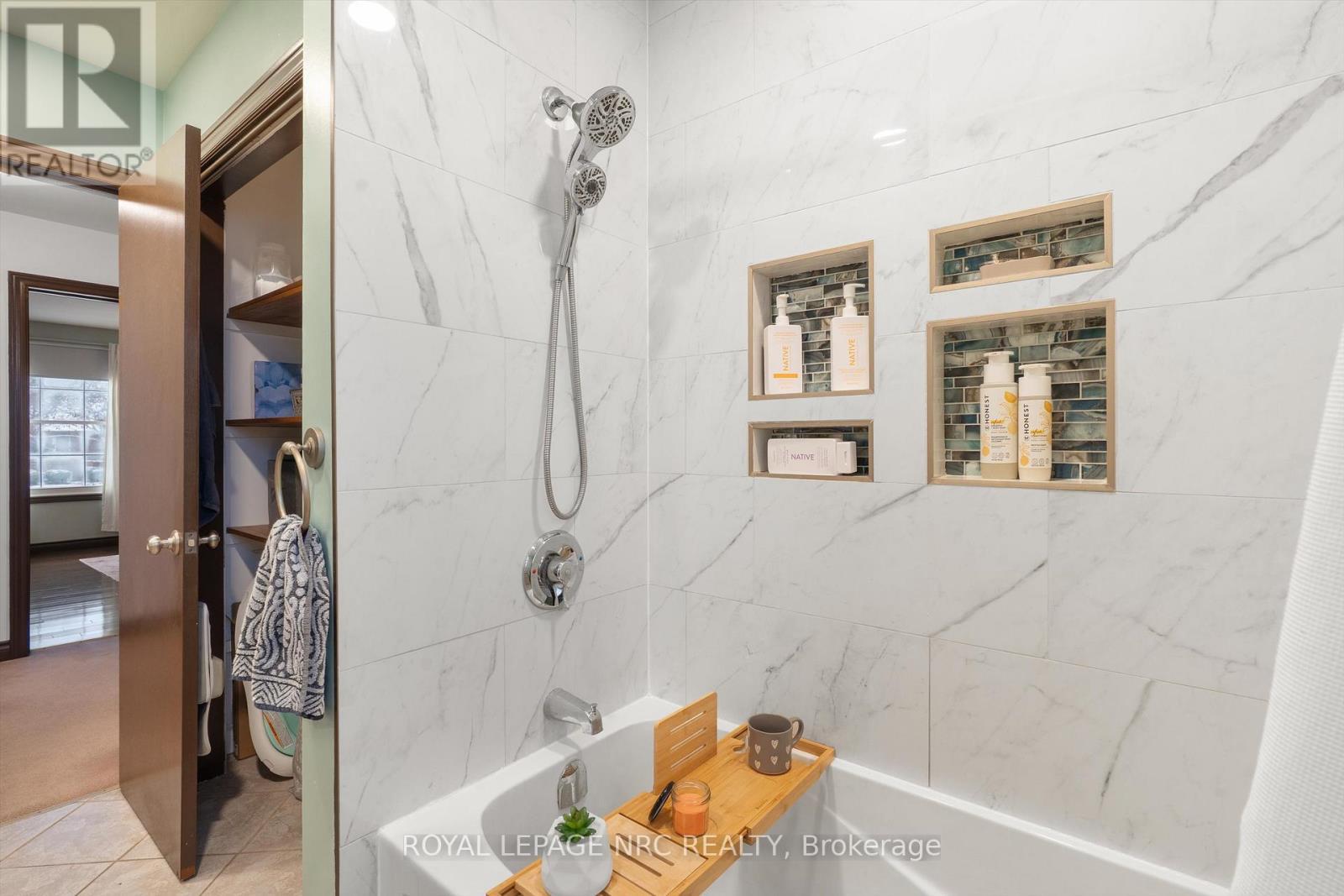 2821 Solar Crescent, Niagara Falls (Stamford), ON - Indoor Photo Showing Bathroom