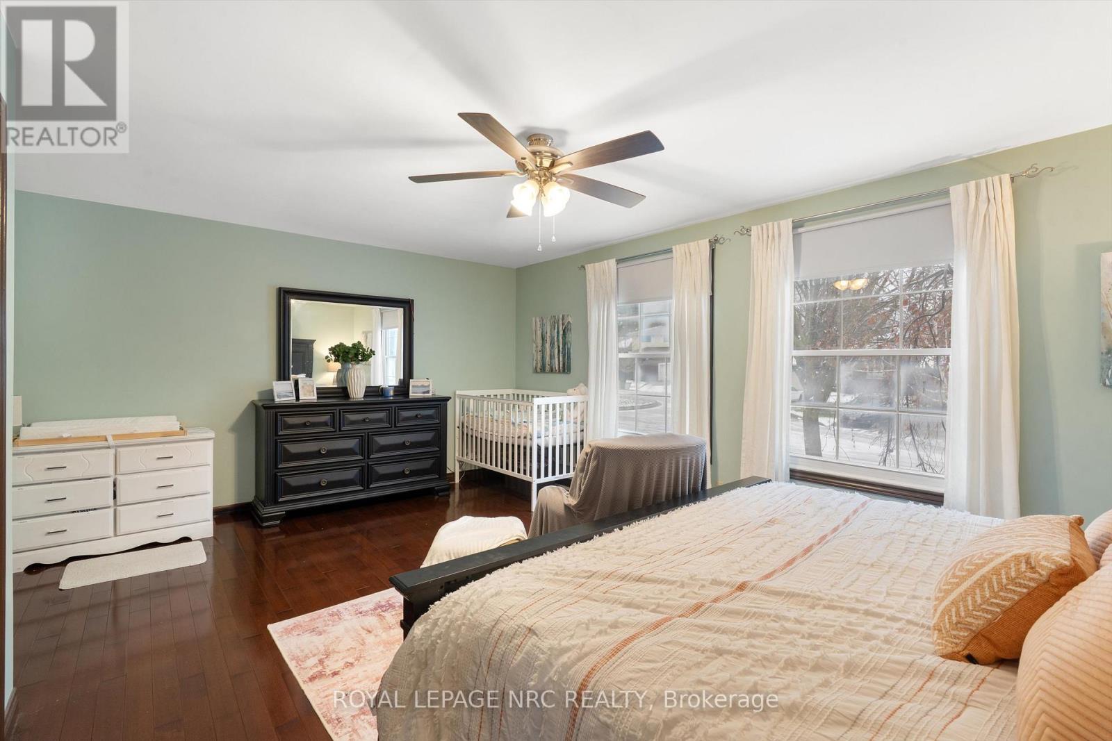 2821 Solar Crescent, Niagara Falls (Stamford), ON - Indoor Photo Showing Bedroom