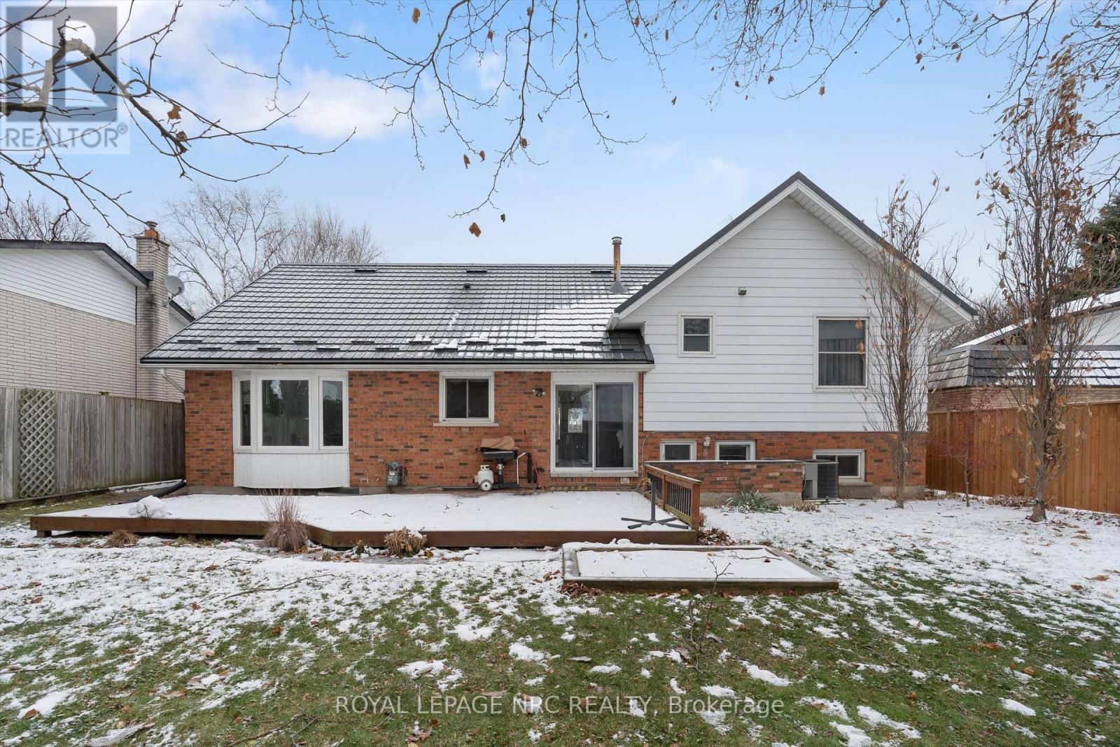 2821 Solar Crescent, Niagara Falls (Stamford), ON - Outdoor With Deck Patio Veranda