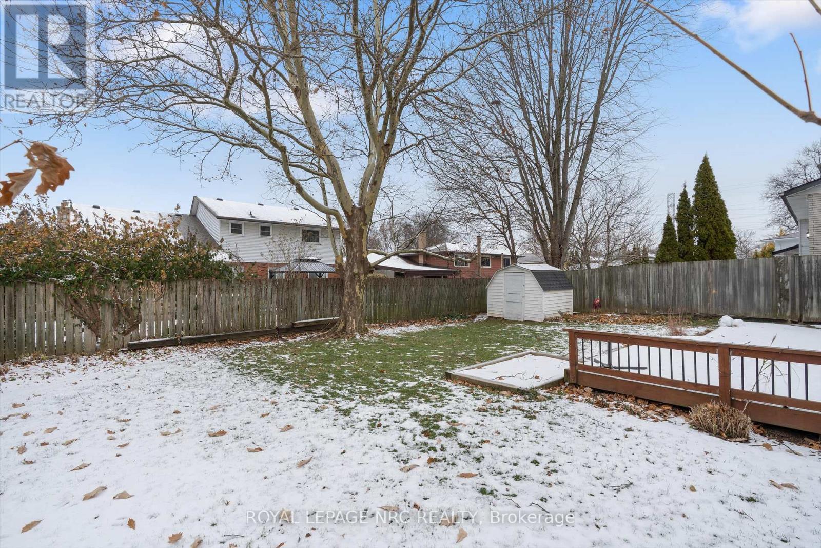2821 Solar Crescent, Niagara Falls (Stamford), ON - Outdoor With Backyard