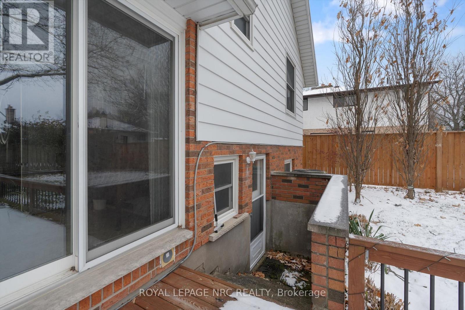 2821 Solar Crescent, Niagara Falls (Stamford), ON - Outdoor With Exterior