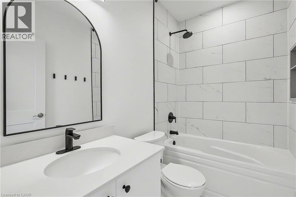 251 Northfield Drive E Unit# 103, Waterloo, ON - Indoor Photo Showing Bathroom