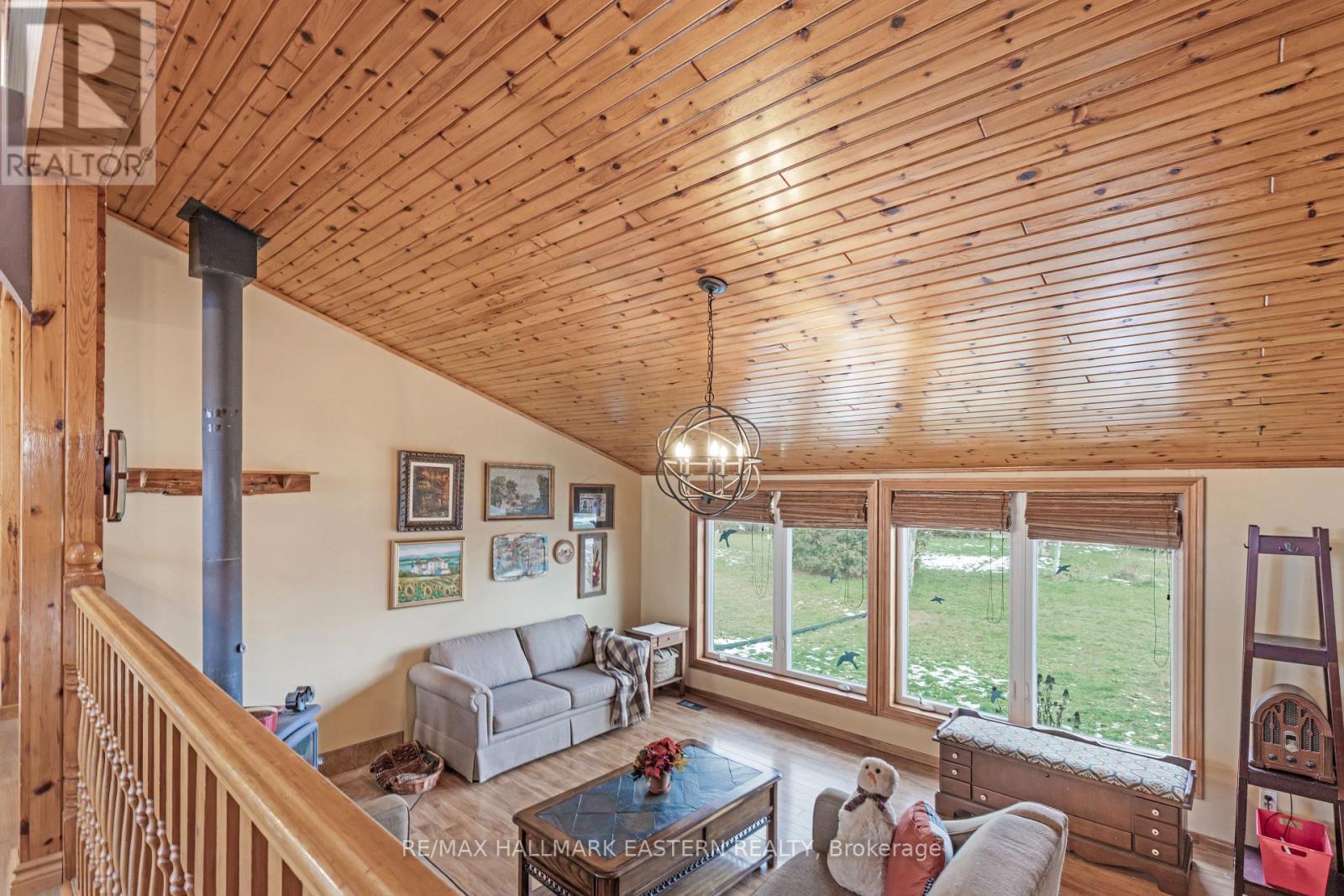 2574 Asphodel 12Th Line, Asphodel-Norwood, ON - Indoor Photo Showing Living Room