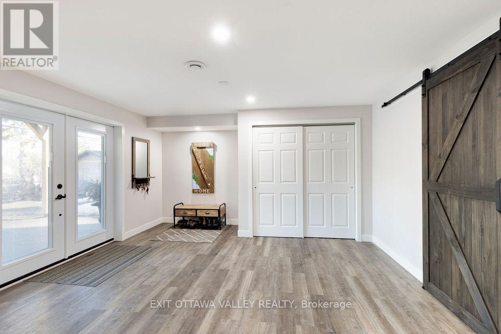 39090 Combermere Road, Madawaska Valley, ON - Indoor Photo Showing Other Room
