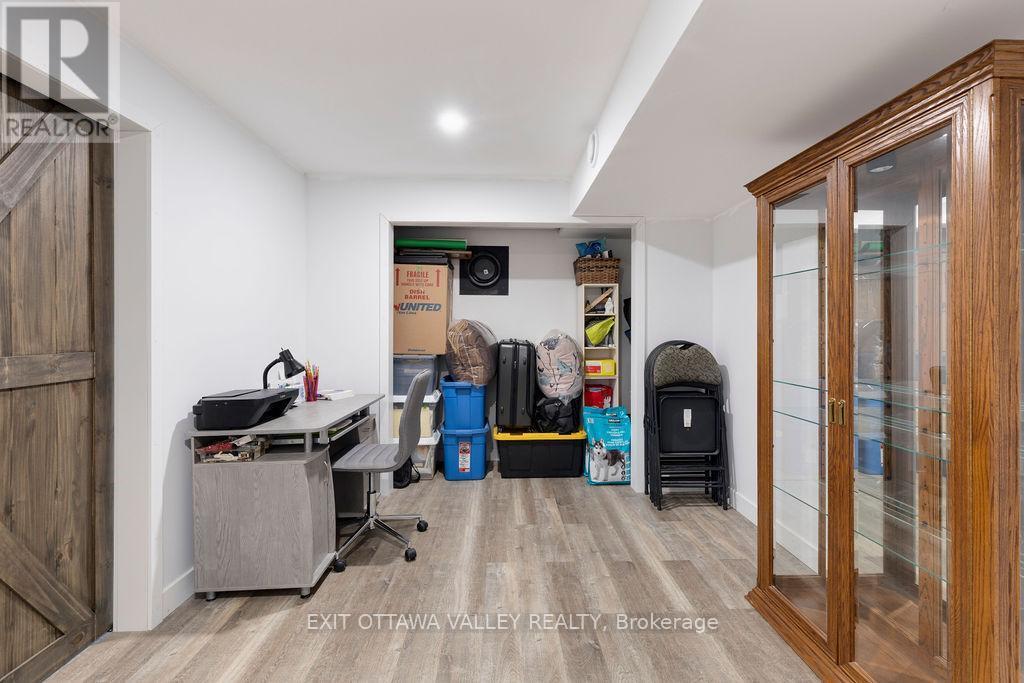 39090 Combermere Road, Madawaska Valley, ON - Indoor