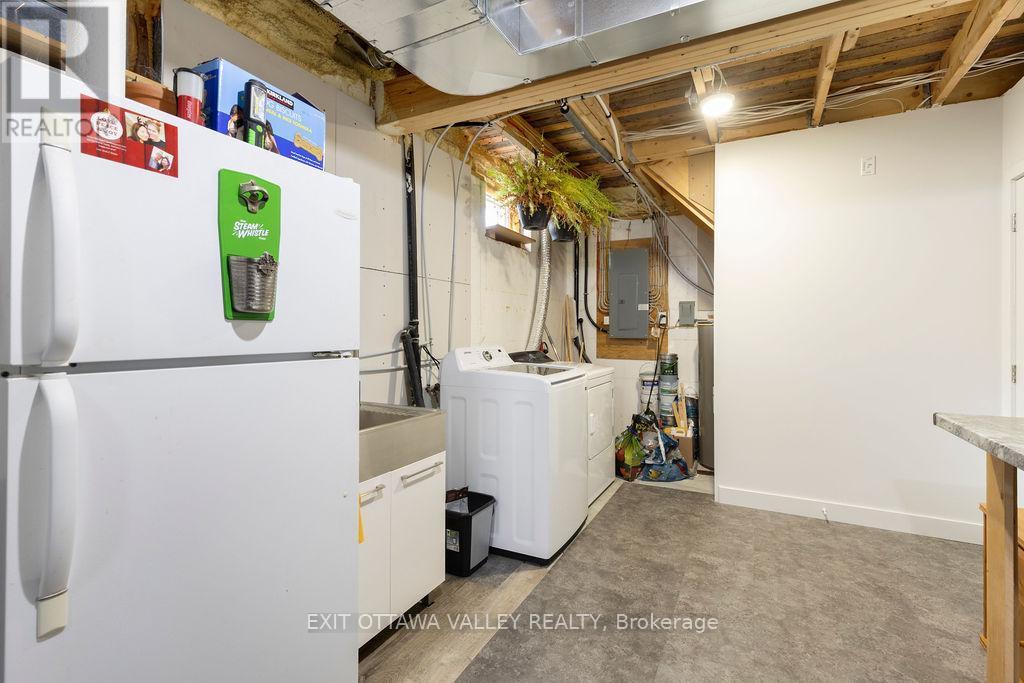 39090 Combermere Road, Madawaska Valley, ON - Indoor