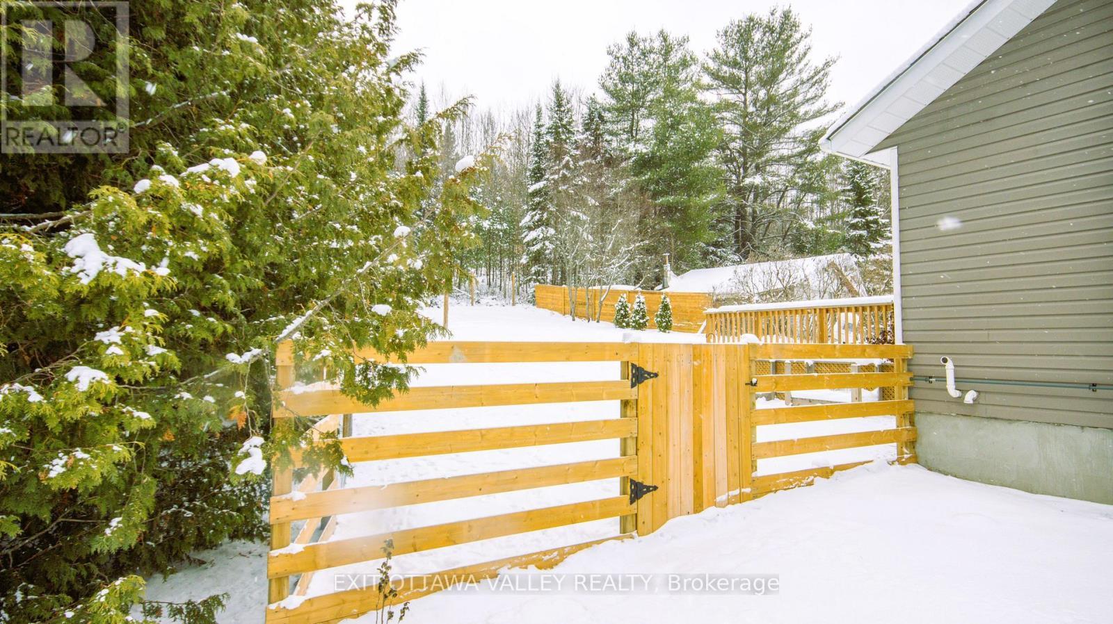 39090 Combermere Road, Madawaska Valley, ON - Outdoor