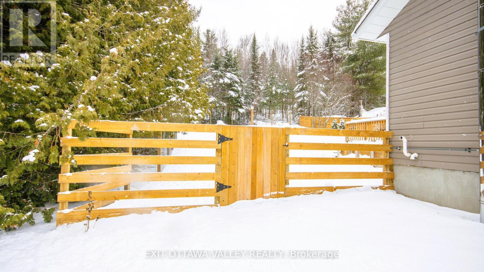 39090 Combermere Road, Madawaska Valley, ON - Outdoor