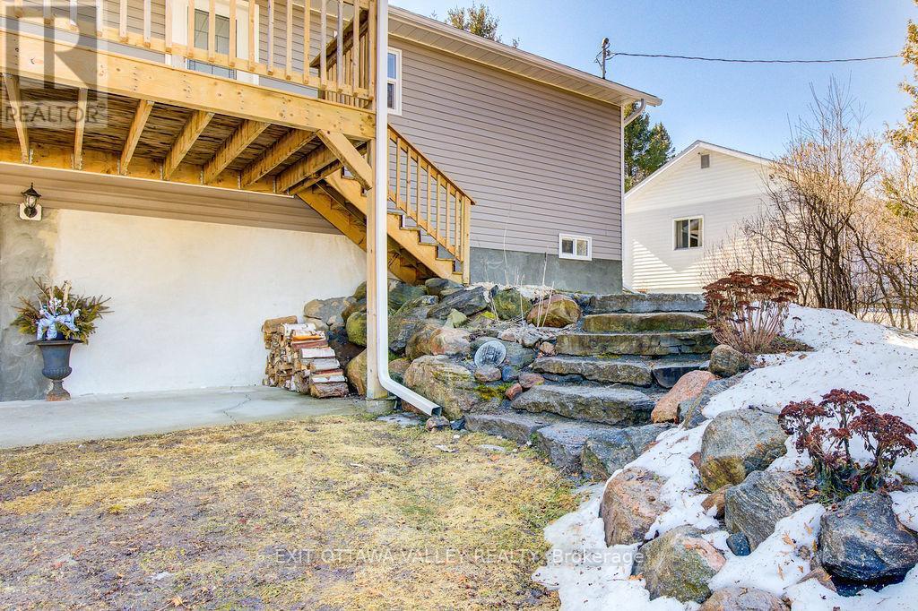 39090 Combermere Road, Madawaska Valley, ON - Outdoor