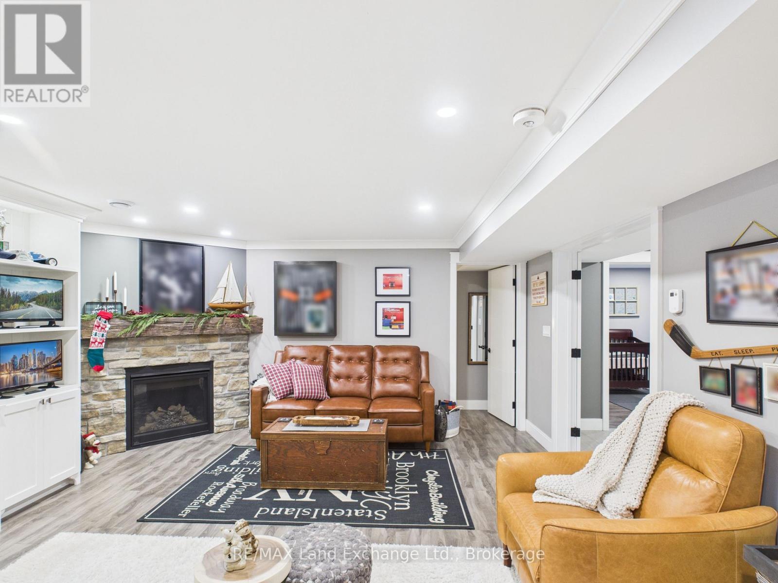 756 Reynolds Drive, Kincardine, ON - Indoor Photo Showing Living Room With Fireplace