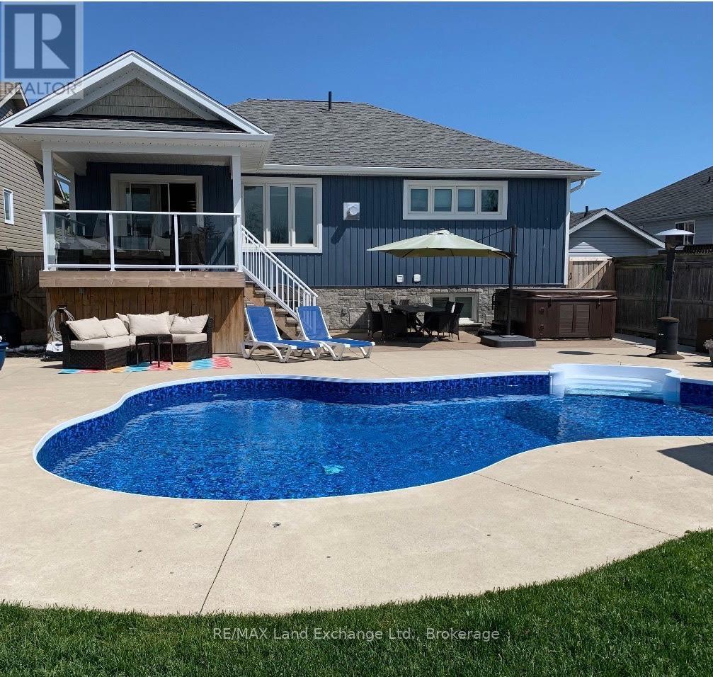 756 Reynolds Drive, Kincardine, ON - Outdoor With In Ground Pool