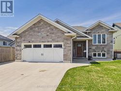 756 REYNOLDS DRIVE Kincardine, ON N2Z 3B6