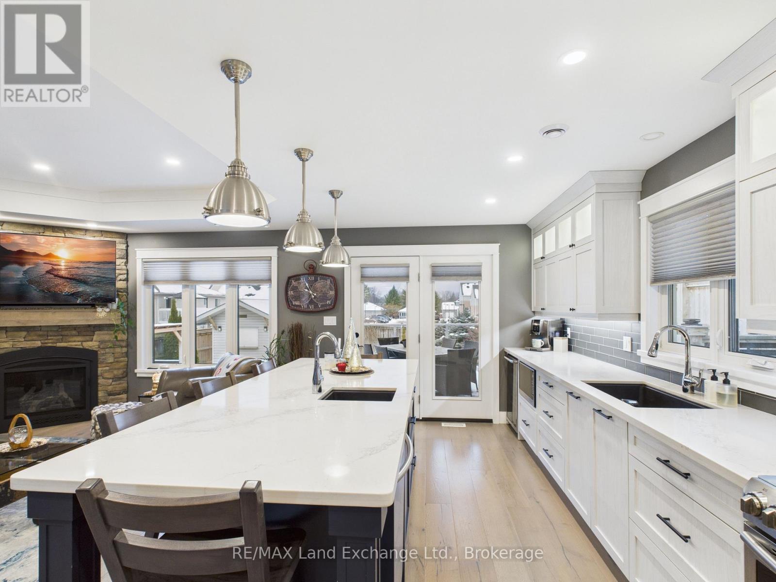 756 Reynolds Drive, Kincardine, ON - Indoor Photo Showing Kitchen With Upgraded Kitchen