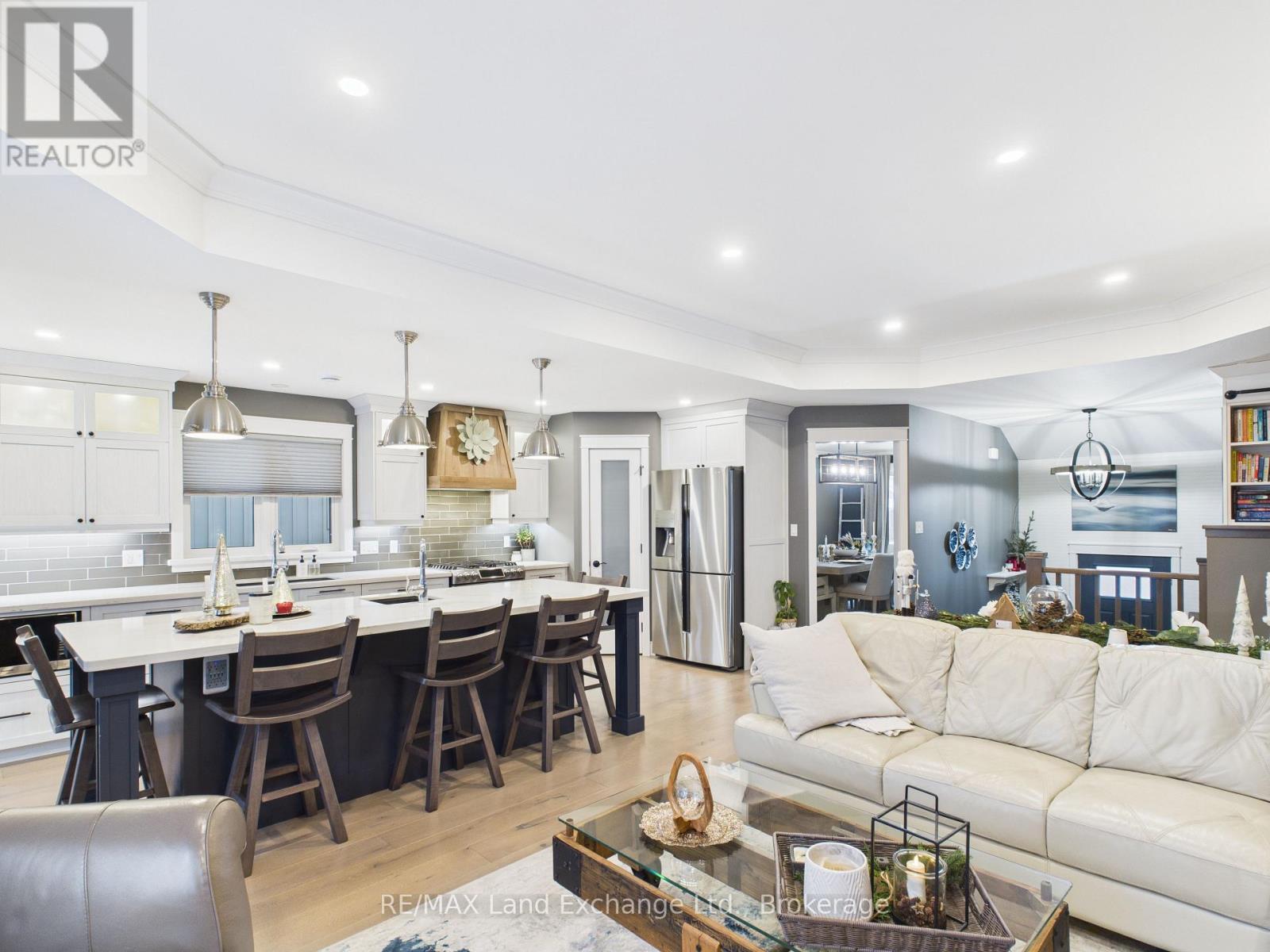 756 Reynolds Drive, Kincardine, ON - Indoor Photo Showing Living Room