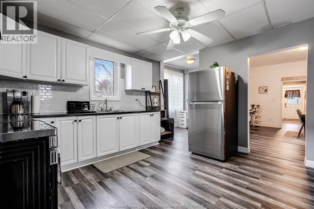 20 Churchill Ave, Leamington, ON - Indoor Photo Showing Kitchen