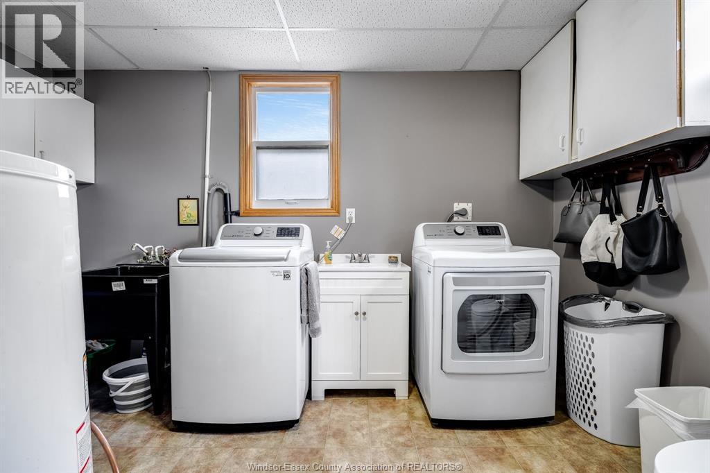 20 Churchill Ave, Leamington, ON - Indoor Photo Showing Laundry Room