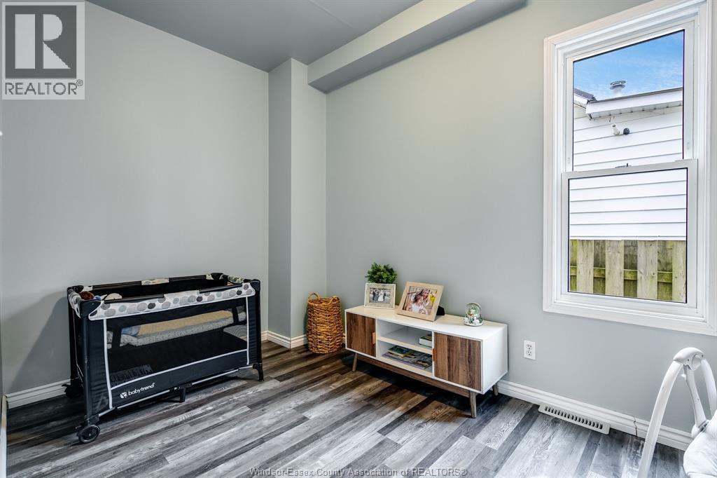 20 Churchill Ave, Leamington, ON - Indoor