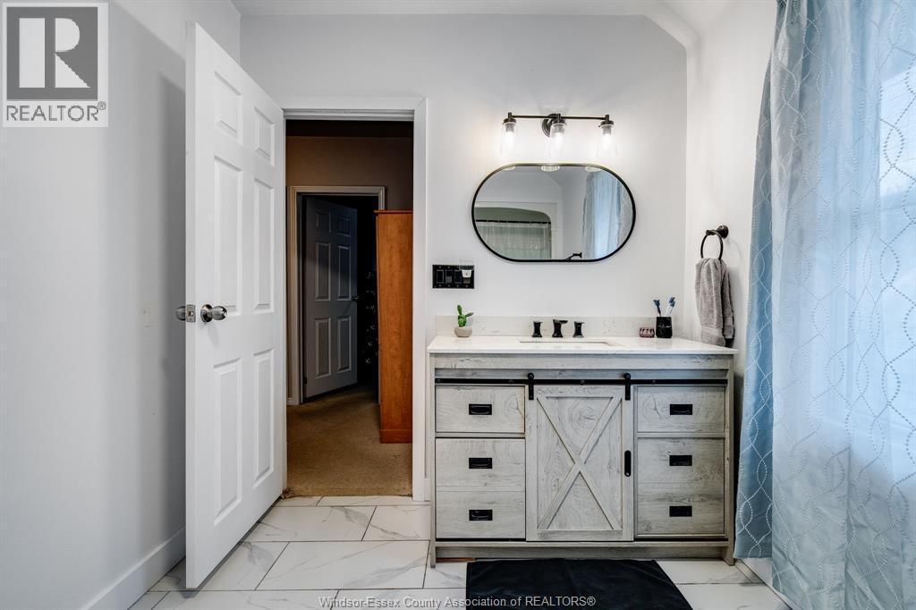 20 Churchill Ave, Leamington, ON - Indoor Photo Showing Bathroom
