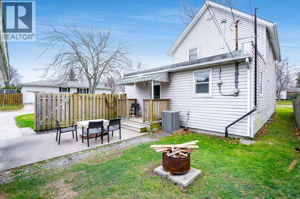 20 Churchill Ave, Leamington, ON - Outdoor