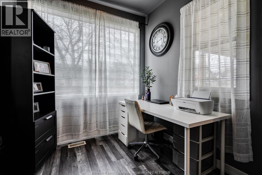 20 Churchill Ave, Leamington, ON - Indoor