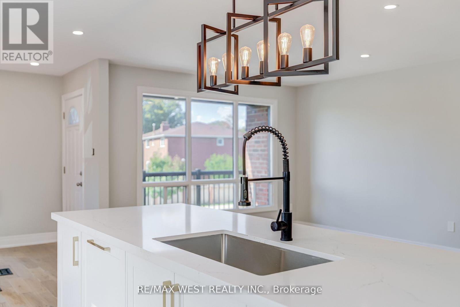 101 Tall Grass Trail, Vaughan, ON - Indoor Photo Showing Kitchen