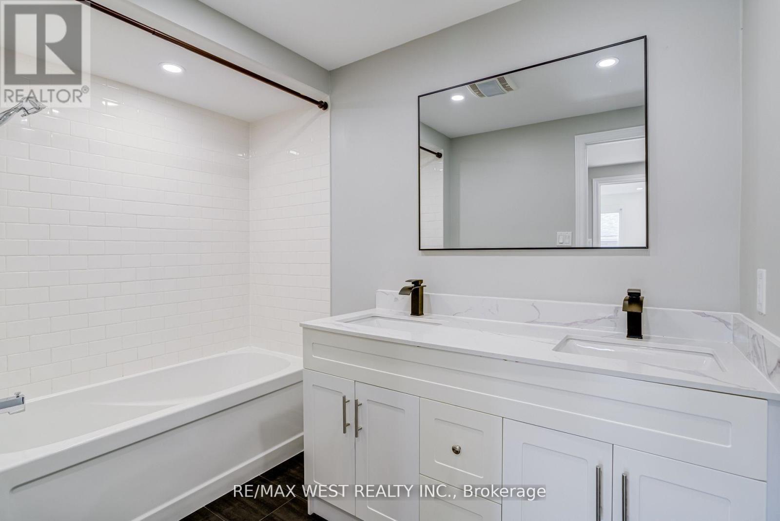 101 Tall Grass Trail, Vaughan, ON - Indoor Photo Showing Bathroom