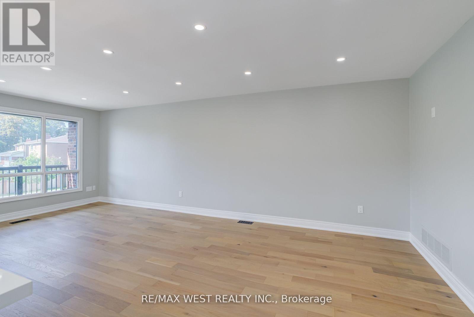 101 Tall Grass Trail, Vaughan, ON - Indoor Photo Showing Other Room